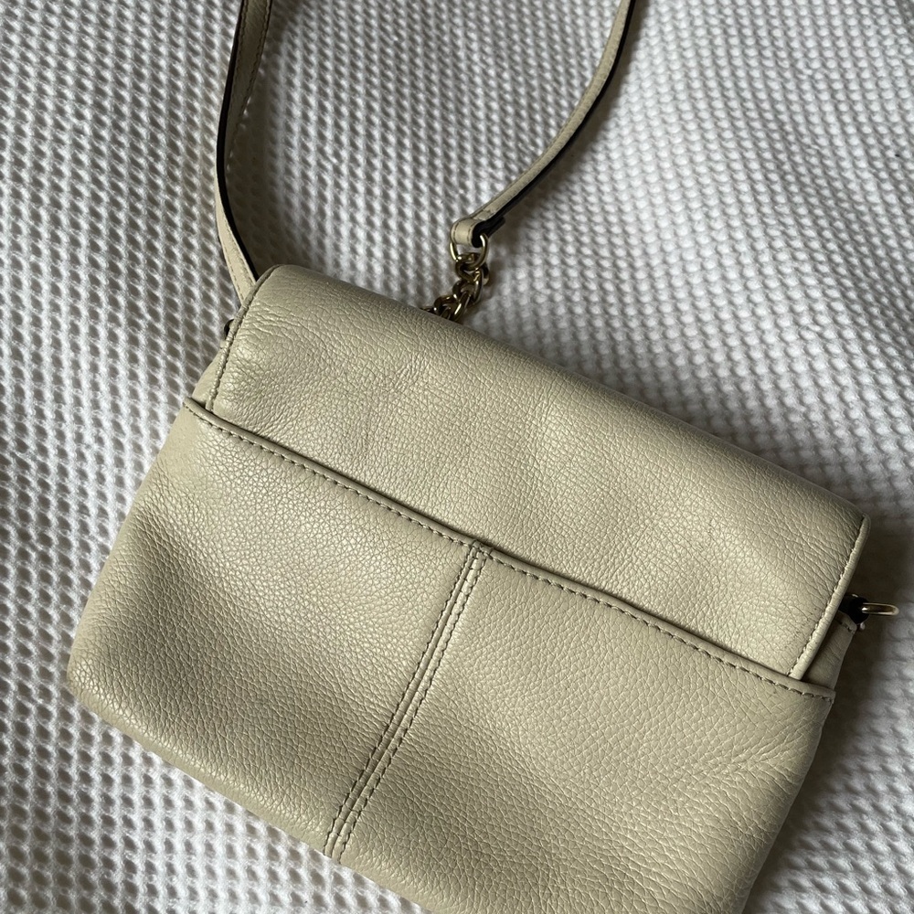 Calvin Klein Cream Crossbody Bag with Gold Chain - Picture 5 of 6